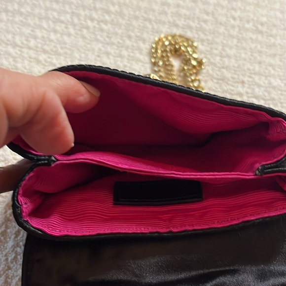 Talbots Evening purse Black w  gold chain 2 inside pockets w hot pink lining - Picture 12 of 12